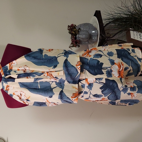 Off Shoulder Tropical Top & Wrap Hem Shorts, size S - Picture 6 of 17